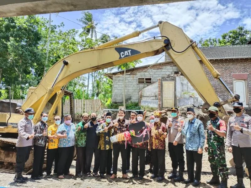 SMKM 8 Siliragung Dapat Bantuan Mobil Keruk