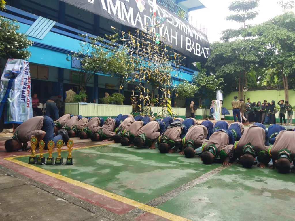 SMP At-Tajdid Raih 5 Juara, Para Siswa Langsung Sujud