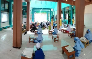 Lomba Tahfidh SMPM 7 Surabaya Kebanjiran Peserta