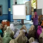 Sampaikan Dampak Pergaulan Bebas, Orangtua Jadi Guru di Kelas