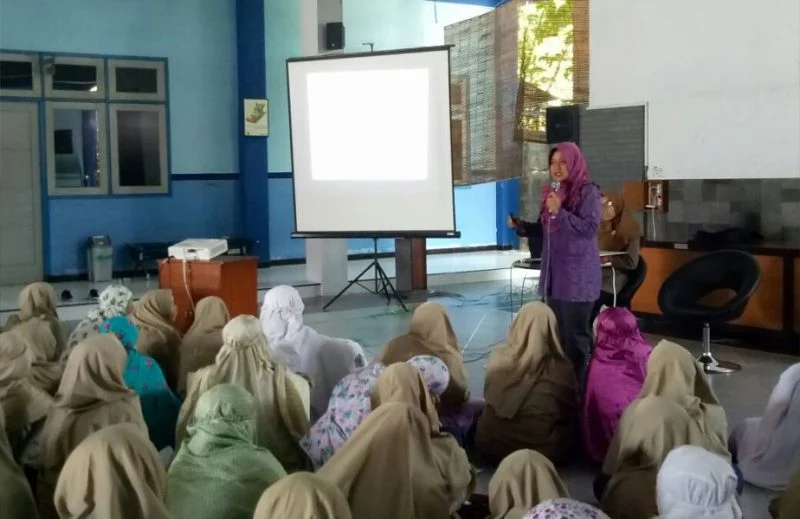Sampaikan Dampak Pergaulan Bebas, Orangtua Jadi Guru di Kelas