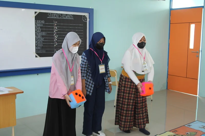 Dare to Speak English ala SMPM Duta Sidoarjo