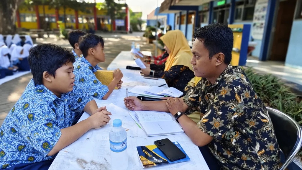Siswa SMP Mulia Bungah Tuntaskan Buku Sakti