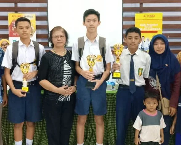 Ikuti Lomba Pelajaran UN, Siswa SMP Mutu Raih Juara Satu