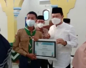 Bupati Lamongan Serahkan Piagam Tahfidh SMP Mutuba