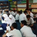 Bagaimana Menyuruh Siswa Banyak Membaca jika Guru tak Beri Teladan?