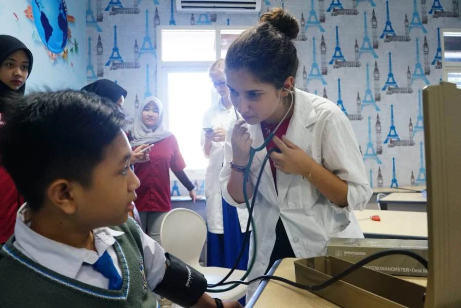 6 Calon Dokter dari 5 Negara Eropa Ini Berjamaah Kunjungi Sekolah Muhammadiyah