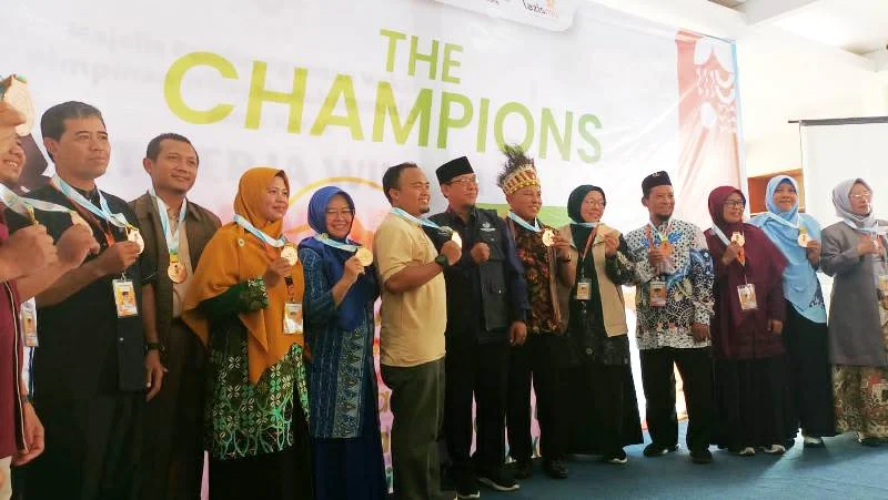Program KATE  Antarkan Kepala Sekolah Ini Raih Medali Olympicad