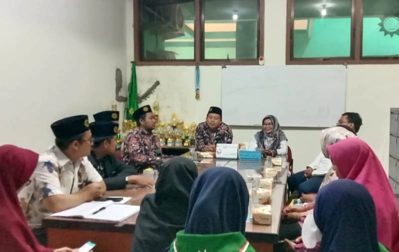 SMPM 5 Ngawi Kunjungi SMPM 7 Dapat Oleh-Oleh Ini