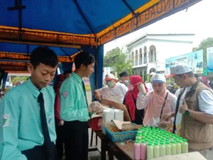 Wakil Wali Kota Pasuruan Tertarik Ini di Stand Bazar SPEAM