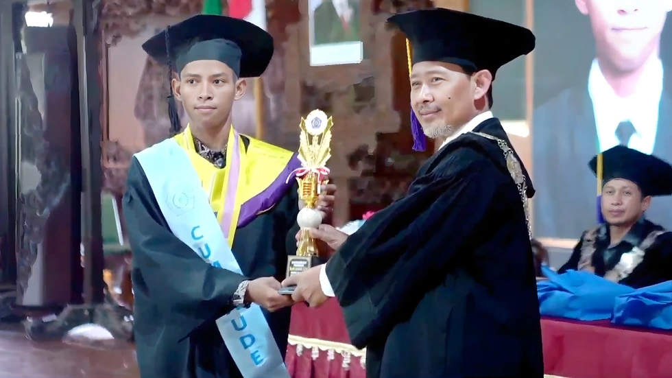 STKIP Muhammadiyah Blora Gelar Wisuda ke-IV, Yoyok Lastari Raih Lulusan Terbaik