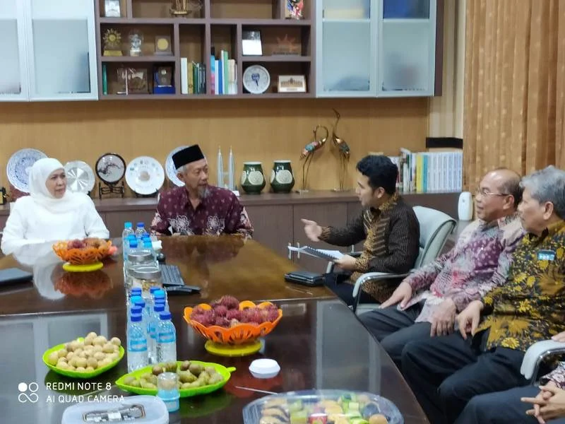 Mobil Alphard Pengantar Jenazah ke Kuburan