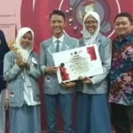 Inovasi Kertas dari Sabut Siwalan Buatan Anak Babat Rebut Juara Favorit
