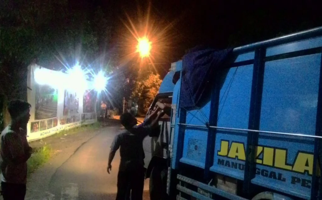 Para Pemuda Ini Aplikasikan Tauhid dengan Sahur on The Road