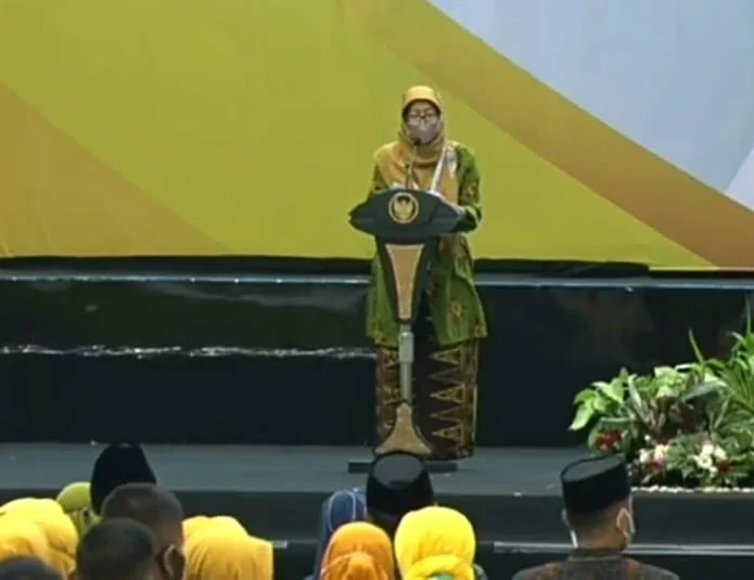 Ketua Umum PP Aisyiyah Tutup Sambutan dengan Doa Panembrama, Muktamirin Langsung Bergemuruh