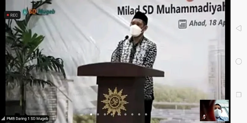 Doa Ketua PDM Gresik di Milad Ke-26 SD Mugeb