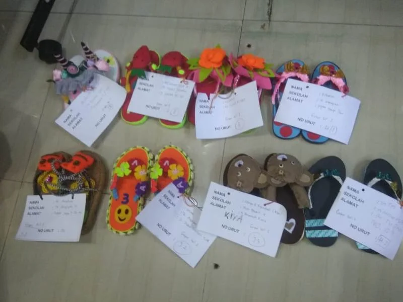 Lomba Ibu Anak Menghias Sandal, Hasilnya Luar Biasa Kreatif