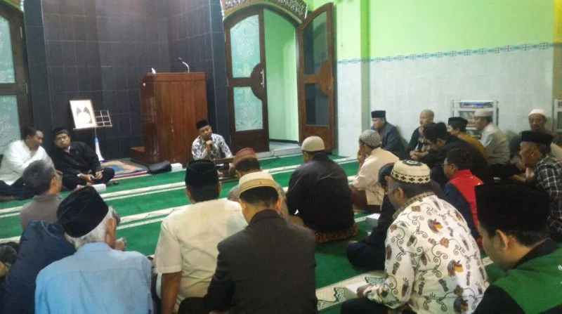 Seperti Sahabat Pemakai Sandal Jepit: Pengamal Silaturahim Akan Jauh dari Penyakit Hati