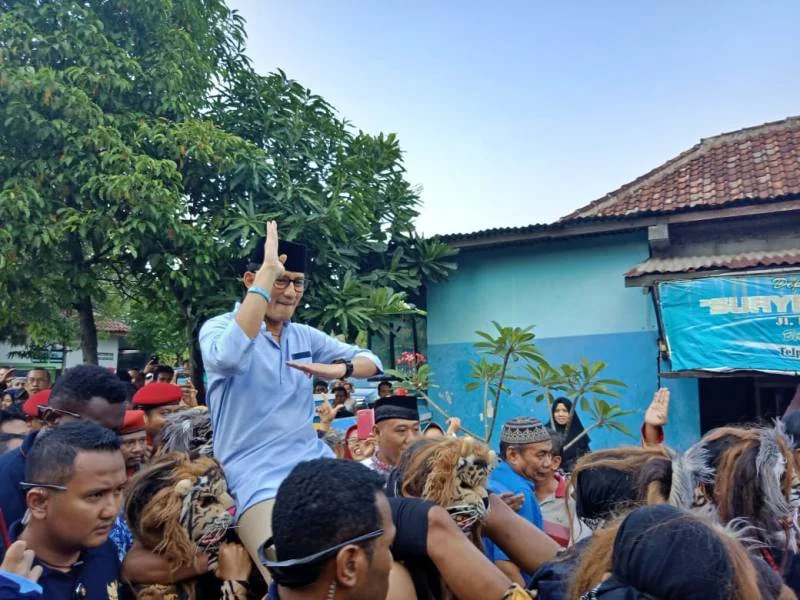 Emak-Emak Bikin Heboh Kumpulkan Dana Sokong Sandiaga