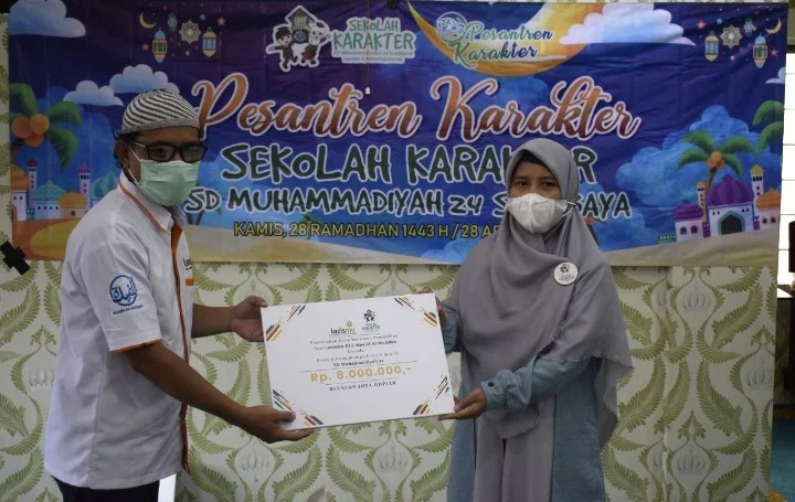 Sang Dasuka SDM 24 Serahkan 13 Juta Lebih ke Lazismu