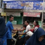 Rayakan Kelulusan dengan Cara Bagi-Bagi Takjil