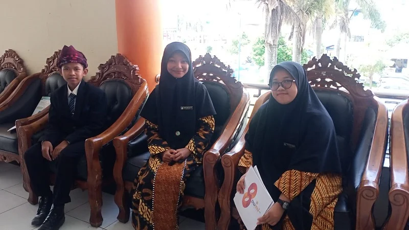 Gunakan 3 Bahasa, Santri PMMP Pandu Roadshow PWMU.CO