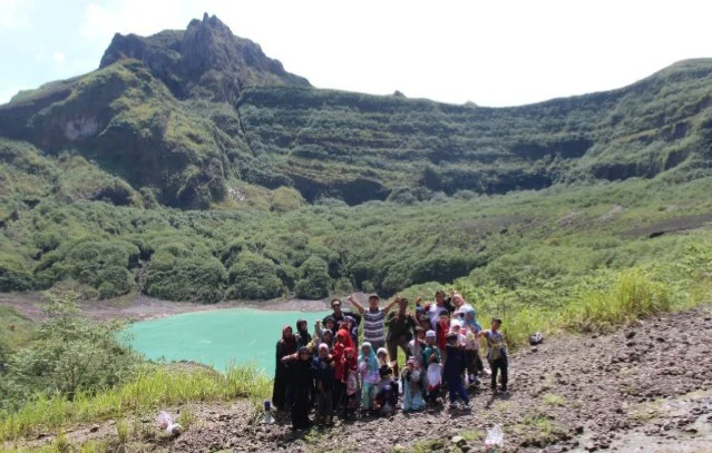 Fun Day Santri Ponpes MMQ Kediri Jelajah Gunung Kelud