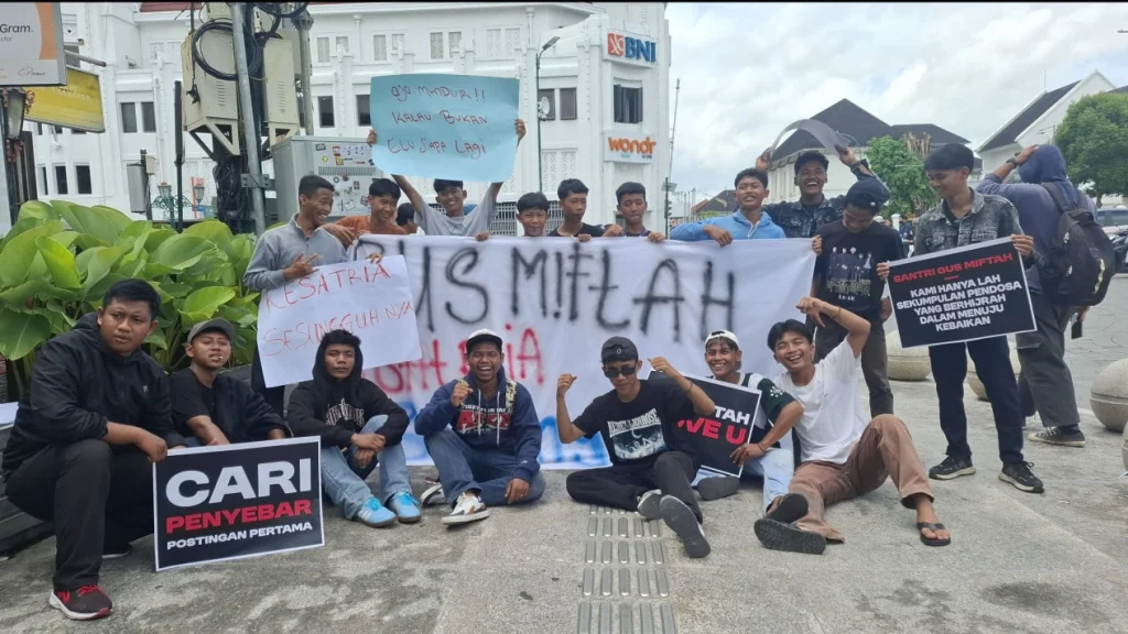 Santri Jalanan Protes Miftah Mundur, Dosen UM Surabaya Berikan Pandangan