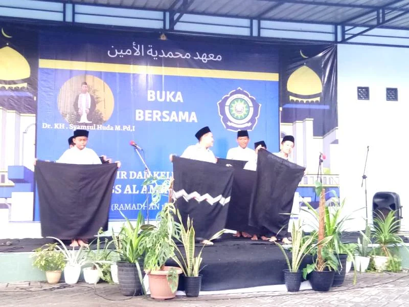 Atraksi Seni Sarung Dance Gaya Santri MBS Bojonegoro