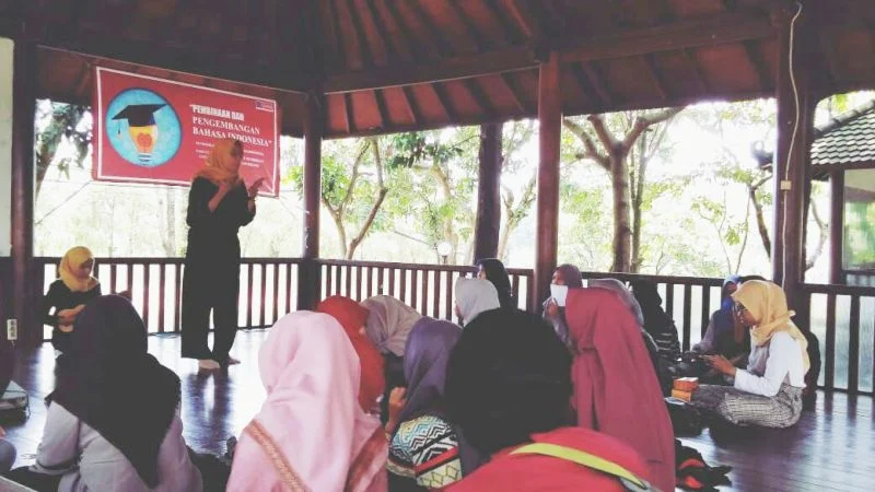 Tak Semua Orang Bisa Ciptakan Puisi, Tiga Mahasiswa Ini Berikan Tipsnya