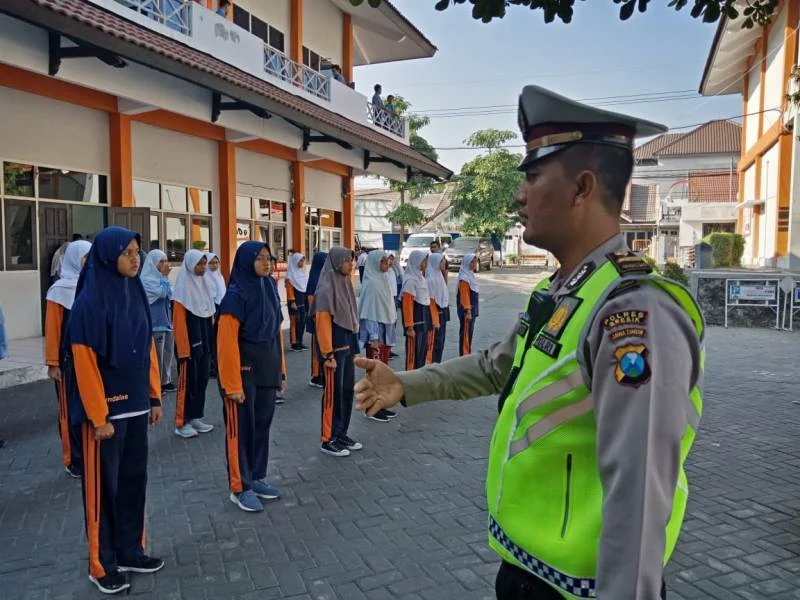 Perwira Satlantas Datangi Sekolah, Begini Respon Siswa