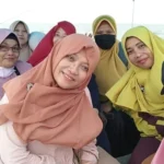 Gembiranya Orang Babat Ini Naik Perahu di Kenjeran