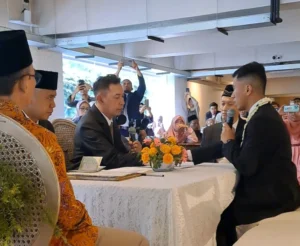 Pemred PWMU.CO Menikahkan Putranya