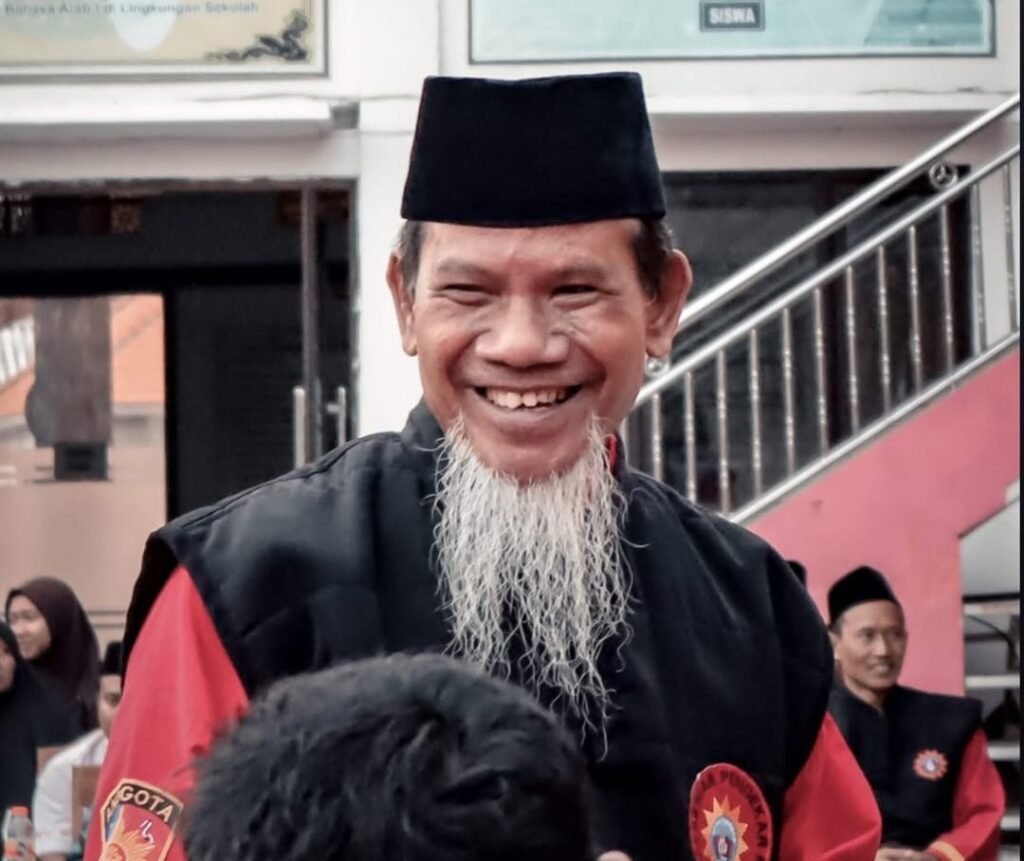 Semiotika Cahaya yang Tak Pernah Padam: Puisi dari Makassar untuk Pendekar Besar Tapak Suci Ahmad Kasuwi Thorif