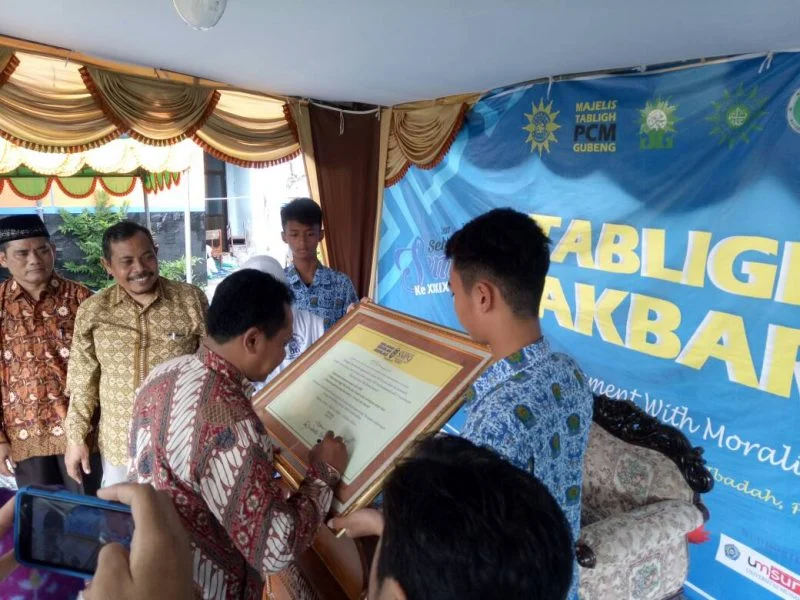 Ada Parikan dalam Deklarasi Sekolah Akhlak SMP Muhammadiyah 9 Surabaya