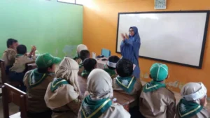 Program Sekolah Binaan IMM Gresik Bantu MI Muhammadiyah yang Minim Fasilitas dan Siswa
