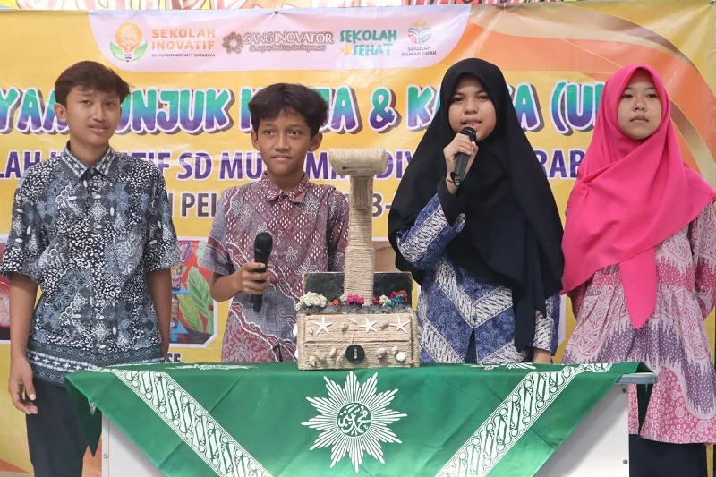 Kardus Bekas Diubah Jadi Kreasi Lamsura di UKK Sekolah Inovatif Ini