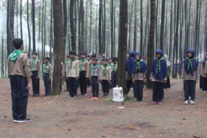 SD Kreatif Menganti Mengajak Siswa Berkemah