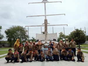 Siswa Sekolah Kreatif Menganti Belajar Susunan Tata Surya saat Tour D’Museum