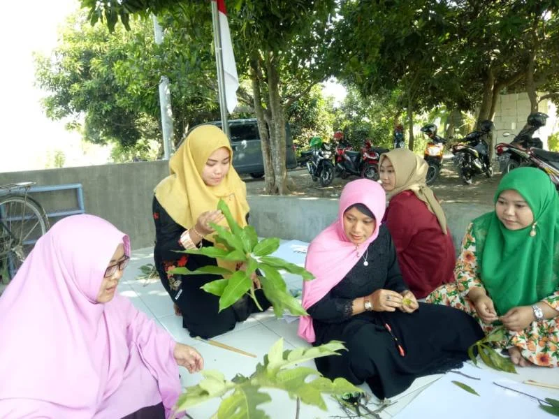 Dua Dosen Ini Ajarkan Cara Memanfaatkan Alam Lingkungan sebagai Bahan Pembelajaran