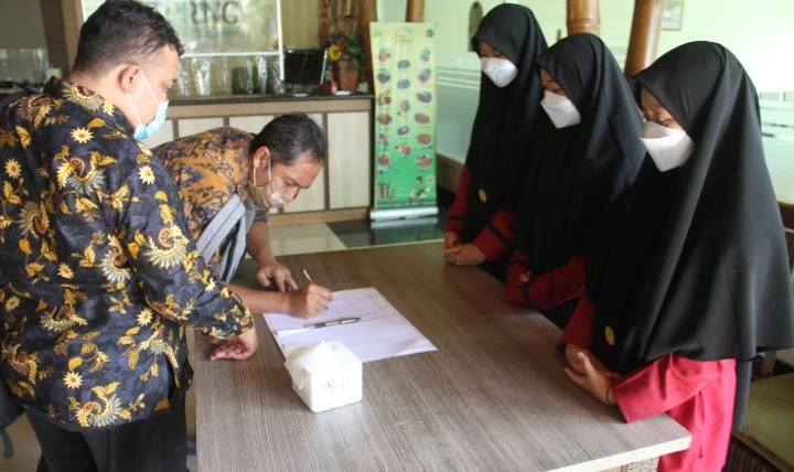 Sekolah Maju Itu by System, Bukan by Sinten