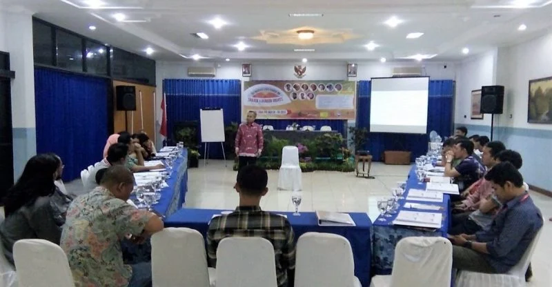 Selamatkan Indonesia dengan Syariah Versus Selamatkan Indonesia dari Syariah