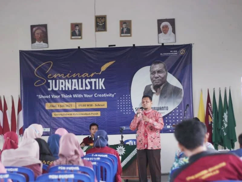 Praktik Menulis Jadi Sesi Paling Seru di Seminar Jurnalistik Ini