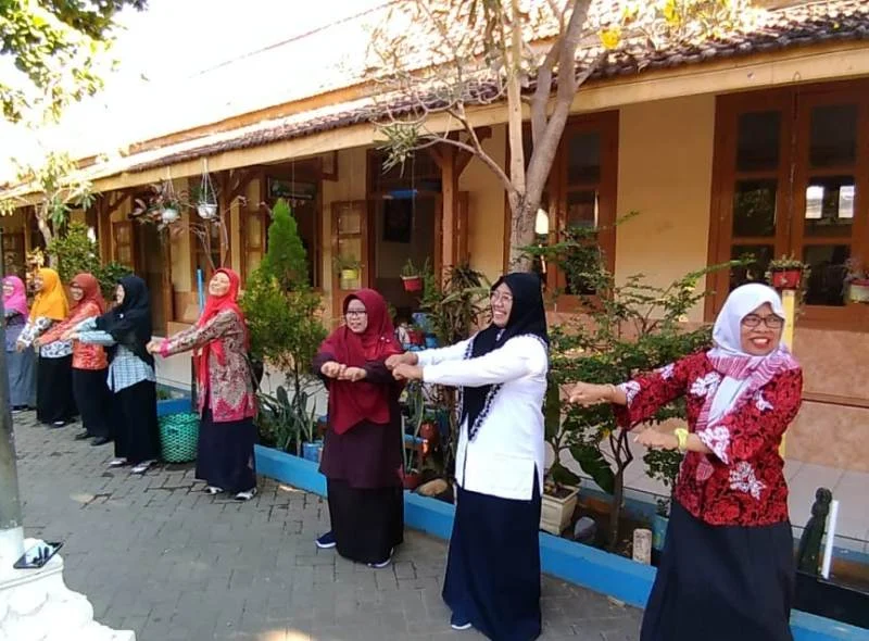 Asyik, Senam Pagi dengan Gerakan Kreasi Siswa Sendiri