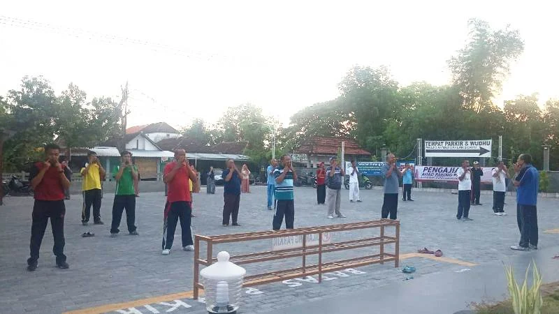 Di Masjid Ini Ukhuwah Juga Digalang Lewat Senam Pagi