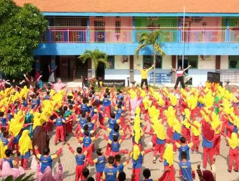 Usai Ujian, Refreshing dengan Senam dan Makan Kacang Hijau