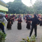 Senam Koplo Hangatkan Pagi di Bawean, Ini Manfaatnya