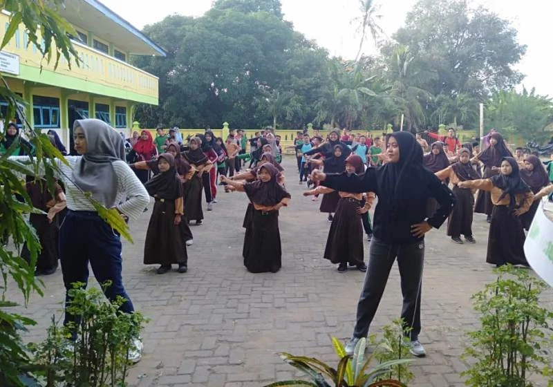 Senam Koplo Hangatkan Pagi di Bawean, Ini Manfaatnya