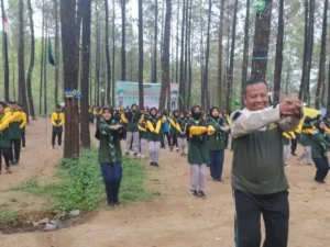 Senam Pagi Ceria Kewer-Kewer Buka Kemah Jampanala