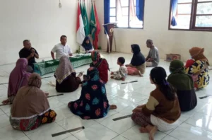 Senior Care PAM Kenjeran Salurkan Sembako dan Uang ke Lansia